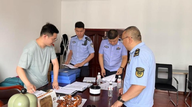 哈尔滨市香坊区市场监督管理局联合公安机关开展校园餐食品安全检查