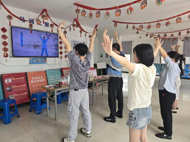 白马涧社区：居民齐练八段锦，强身健体悦身心