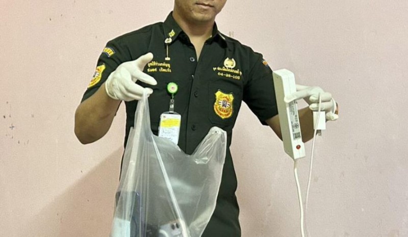 泰国男子离奇死亡：尸体焦黑，手握手机，手机还连着充电线