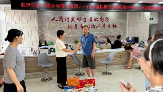 致敬老兵！青年路小学的 “八一温情传递”
