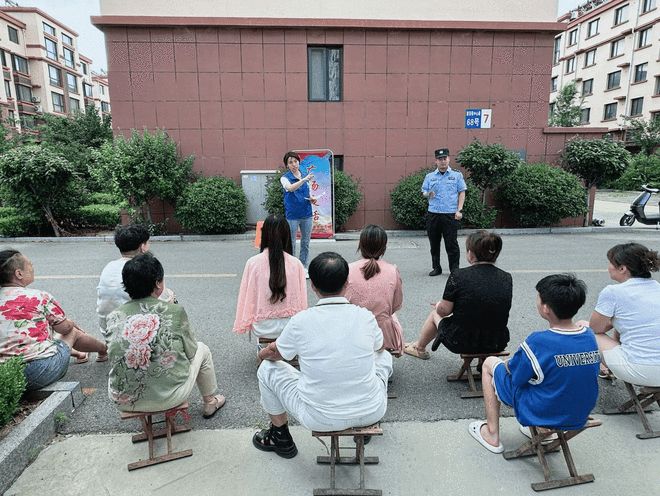 胶州市胶莱街道开展“全民反诈 共建平安”暨民法典普法宣传活动