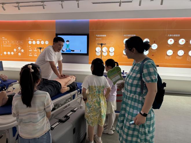 从“旁观者”到“指导员”  狮山横塘街道新狮社区开展“小小急救员”系列培训